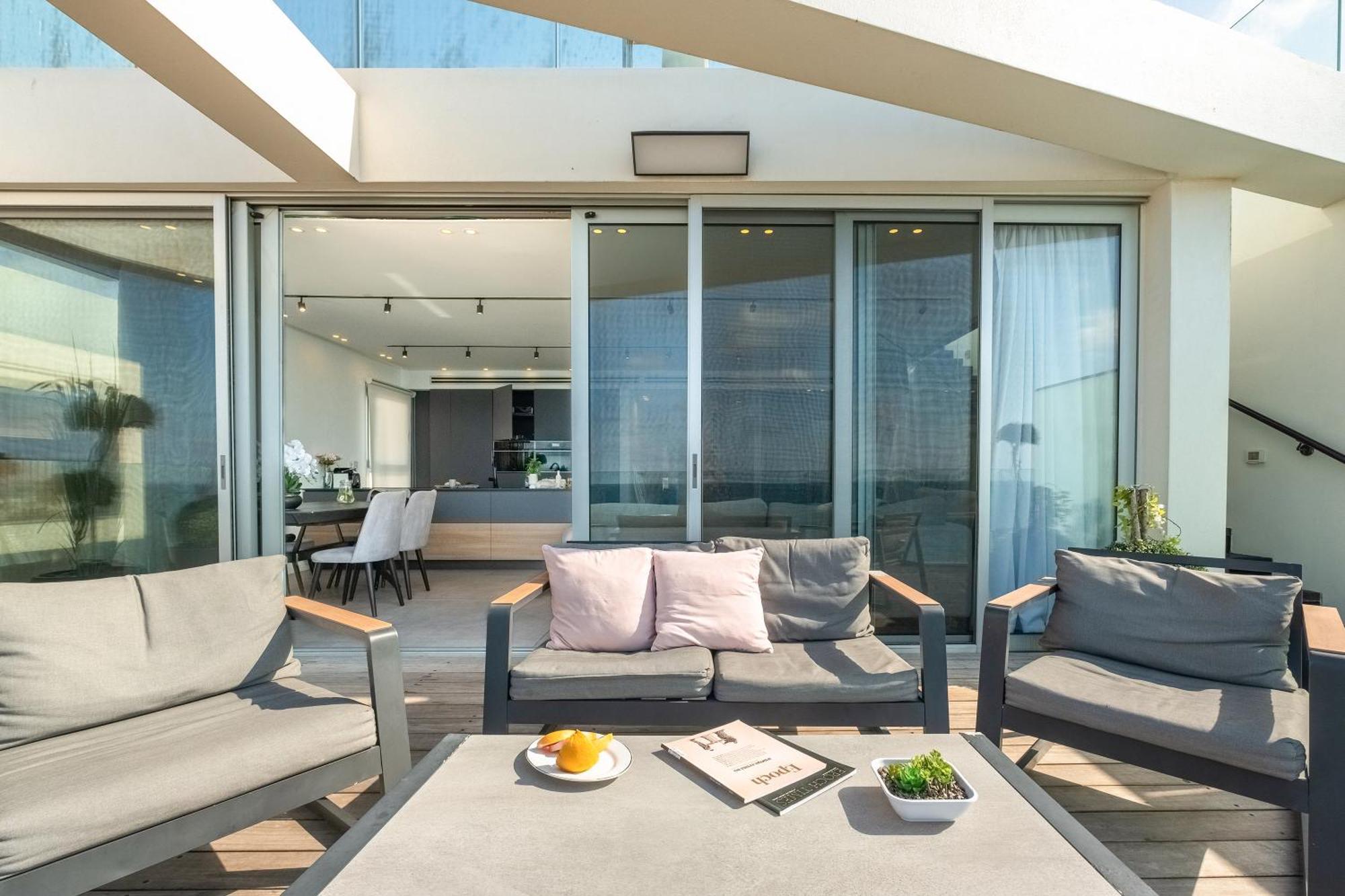 Penthouse 3Br + Roof Top + Parking - On The Beach حيفا المظهر الخارجي الصورة