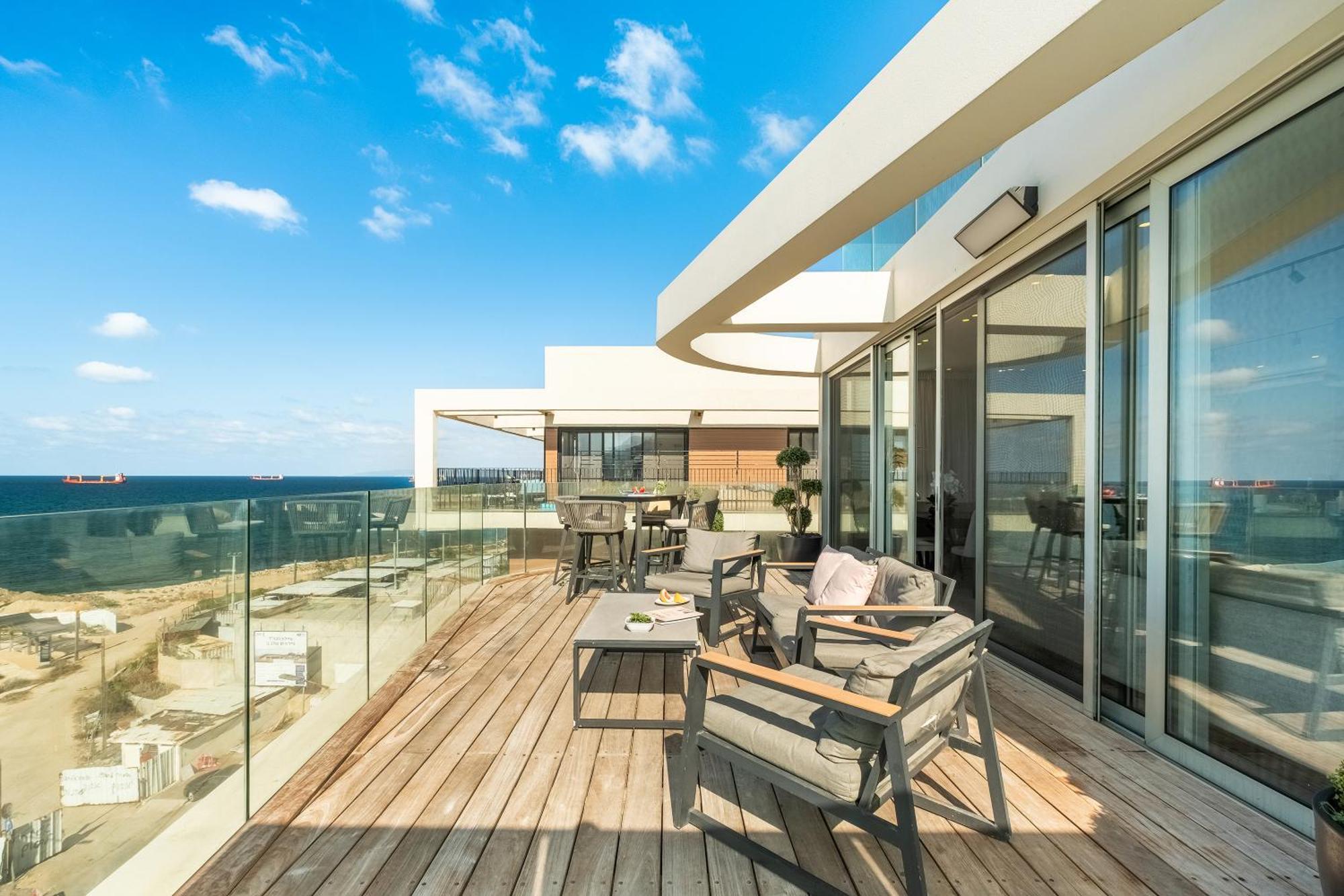 Penthouse 3Br + Roof Top + Parking - On The Beach حيفا المظهر الخارجي الصورة